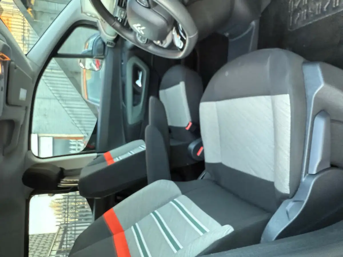 2024-citroen-berlingo-e-flair-xtr-xl-size-big-14