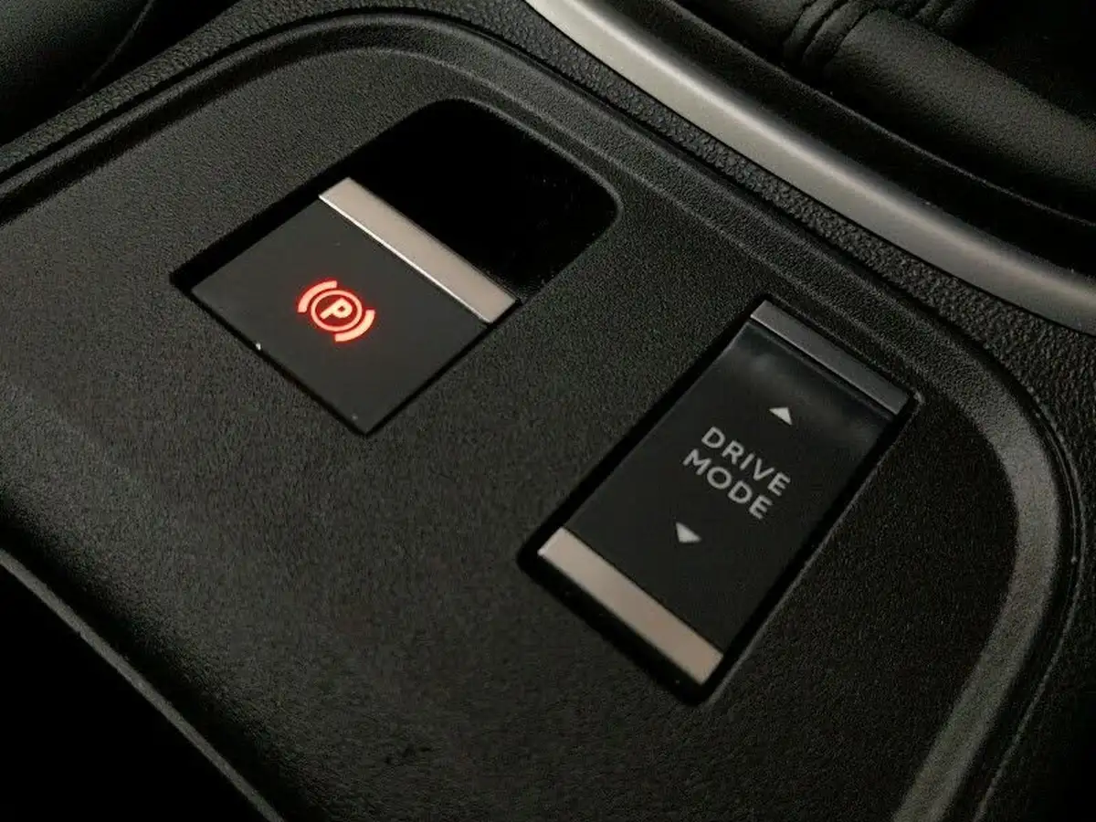 2024-jeep-avenger-12-gse-altitude-big-18