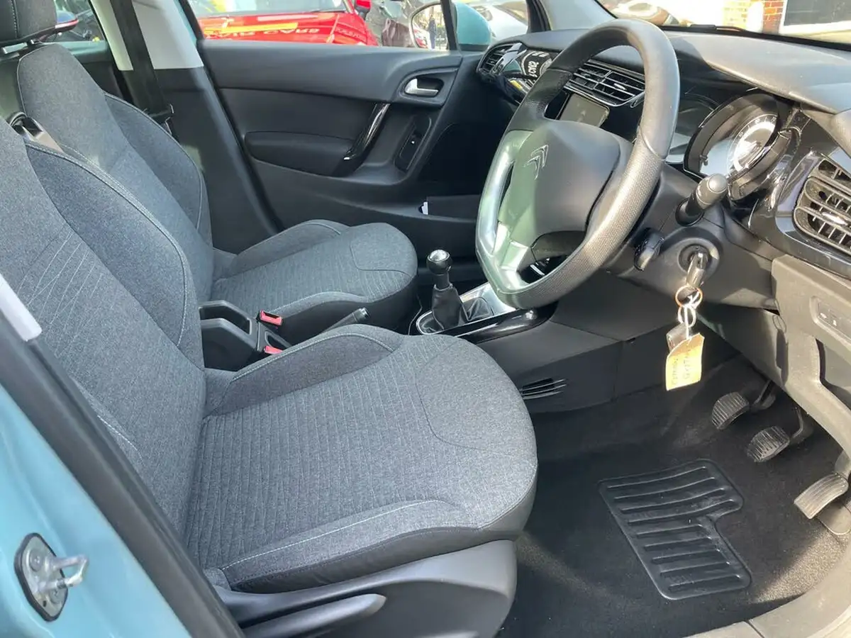 2017-citroen-c3-12-platinum-big-15