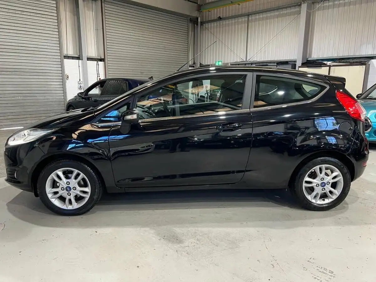 2015-ford-fiesta-125-zetec-3d-big-5