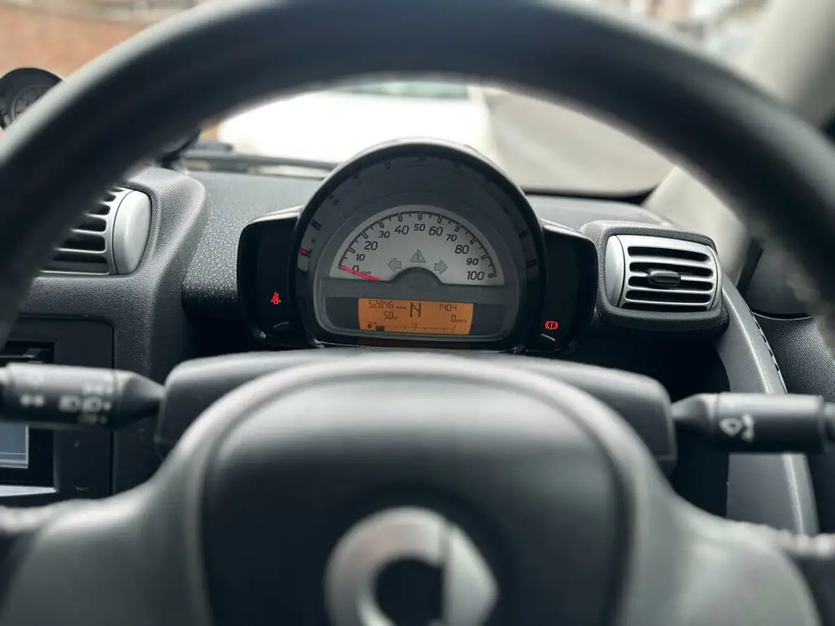 2010-smart-fortwo-10-passion-84bhp-cabriolet-big-15