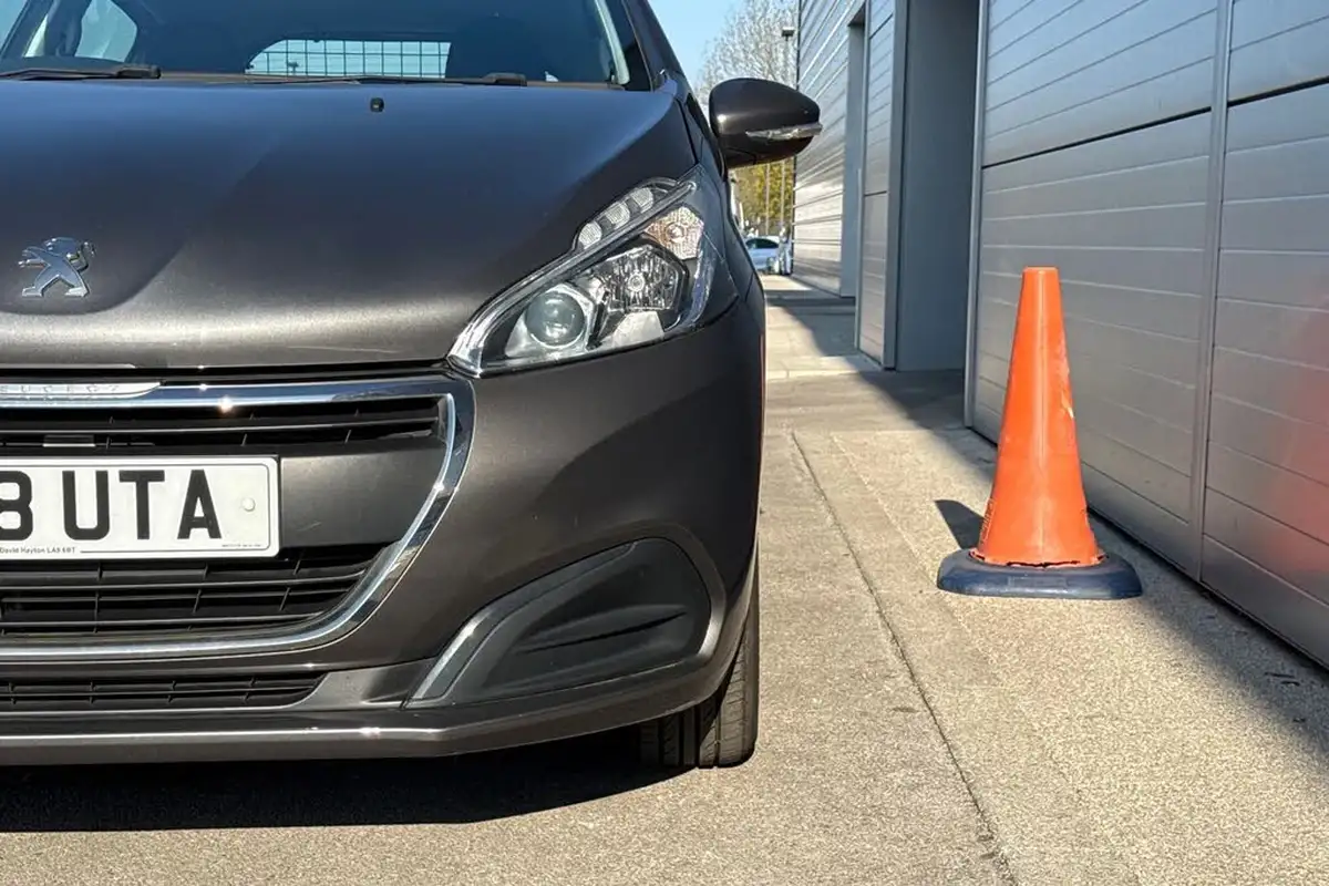 2018-peugeot-208-12-puretech-active-82bhp-ss-big-28