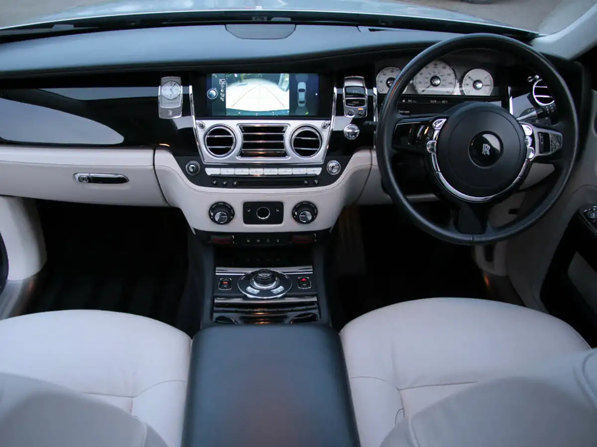 2010-rolls-royce-ghost-66-big-20