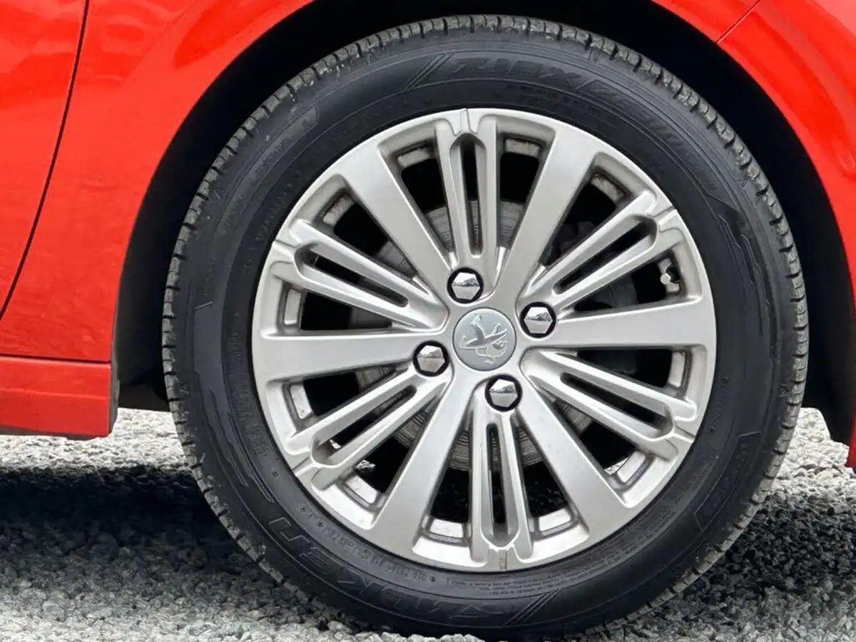 2017-peugeot-208-12-puretech-allure-82bhp-5d-big-25