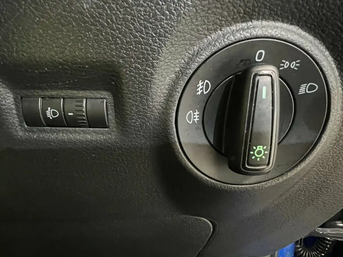 2020-skoda-fabia-10-tsi-se-109ps-estate-big-11