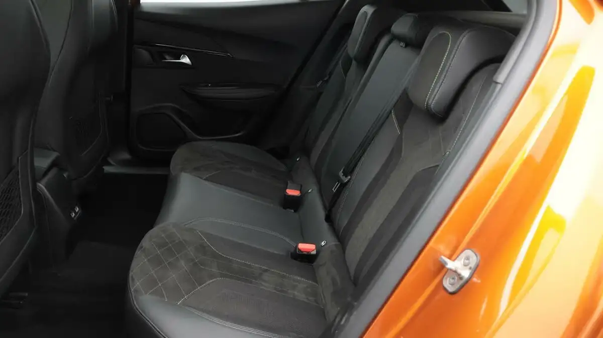 2021-peugeot-2008-suv-12-puretech-gt-premium-130bhp-big-16