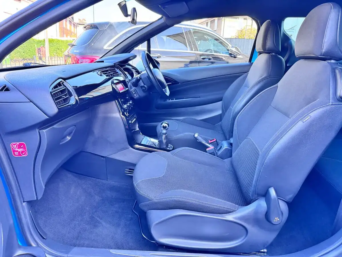 2012-citroen-ds3-16-dstyle-big-29