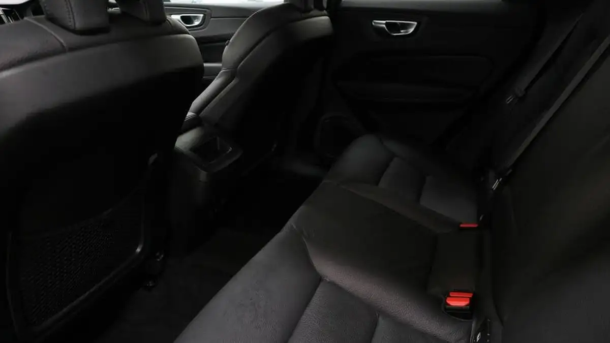 2024-volvo-xc60-20-b5-core-big-6
