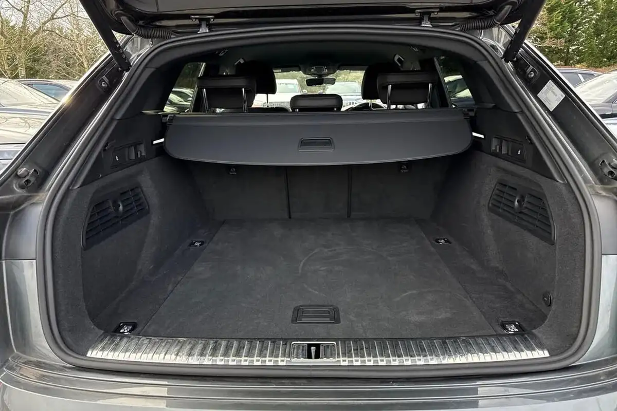 2024-audi-q8-e-tron-55e-s-line-suv-big-9