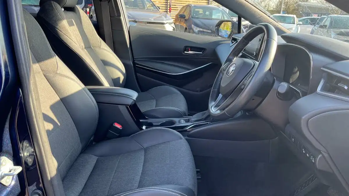 2021-toyota-corolla-18-vvt-i-design-trk-hatchback-5d-big-10