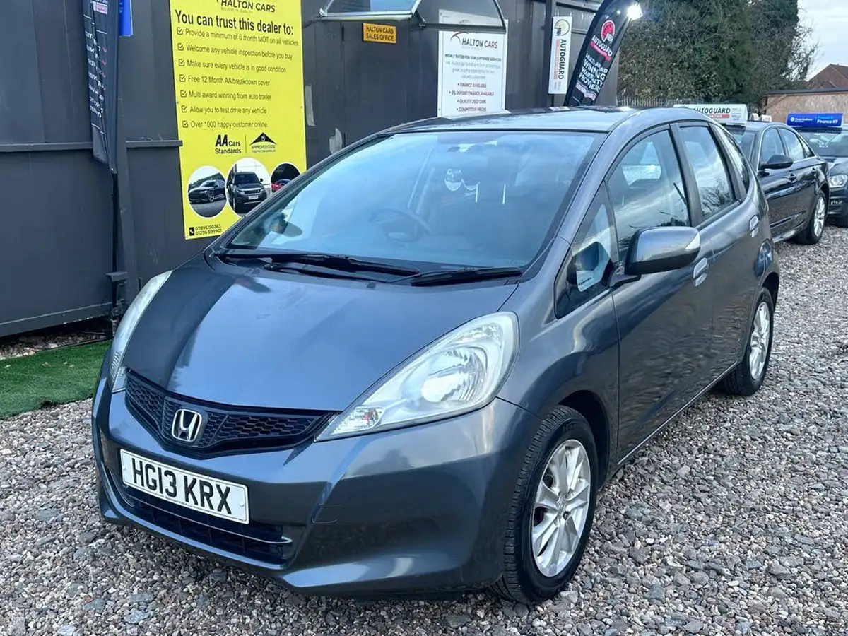 2013-honda-jazz-14-es-cvt-big-3