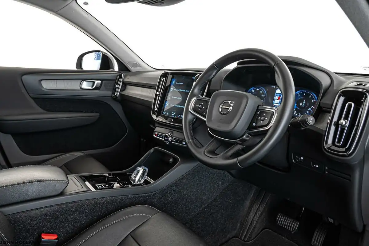 2020-volvo-xc40-20-t5-inscription-big-2