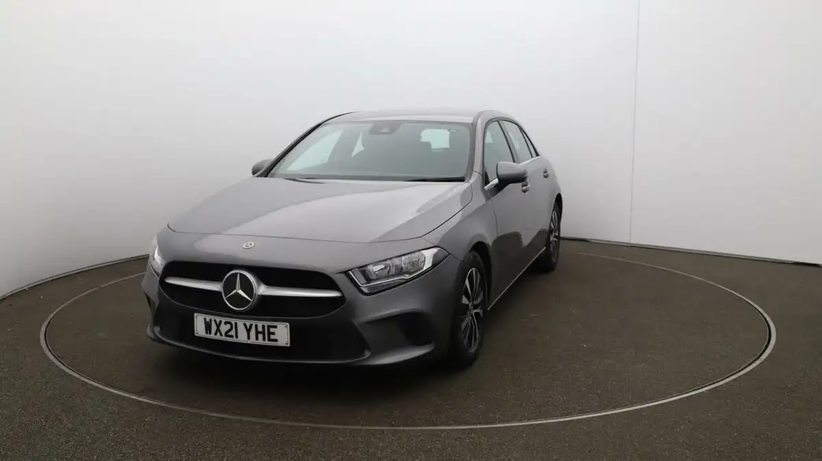 2021-mercedes-benz-a-class-15d-a180d-se-7g-dct-big-29