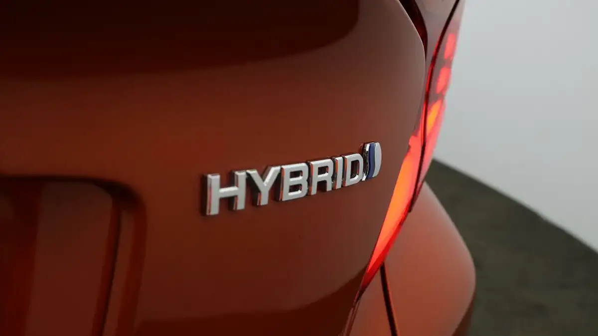 2020-toyota-c-hr-20-vvt-i-orange-edition-big-20