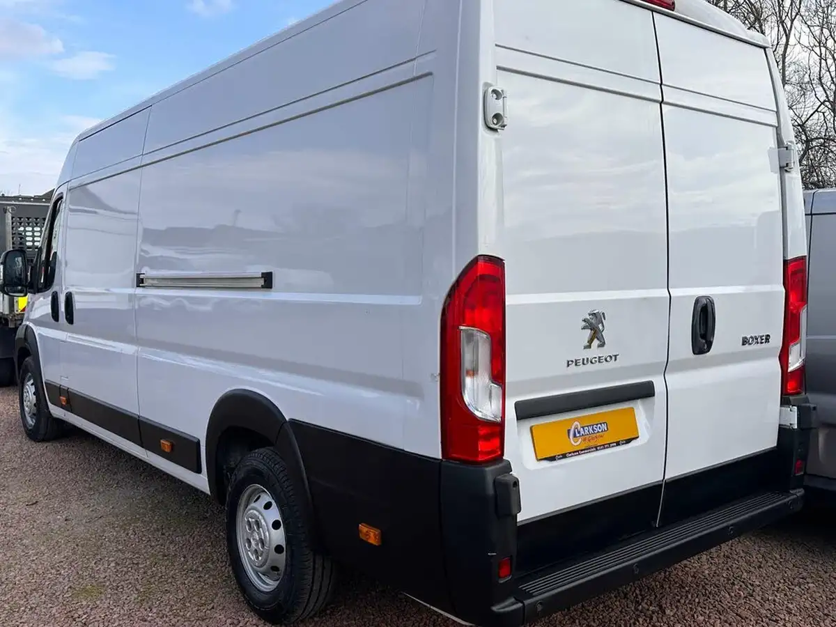 2022-peugeot-boxer-22-bluehdi-professional-435-l4-h2-big-2