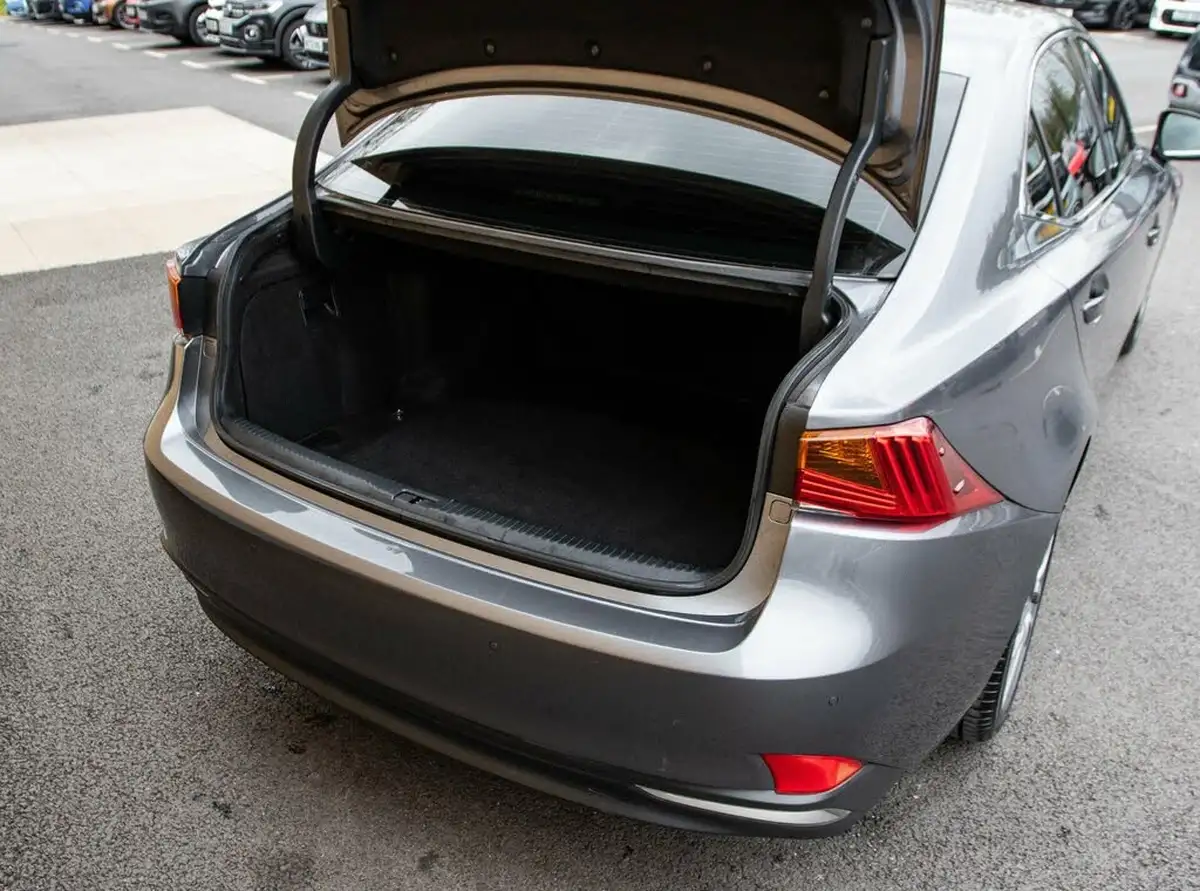 2019-lexus-is-300h-25-is-big-34