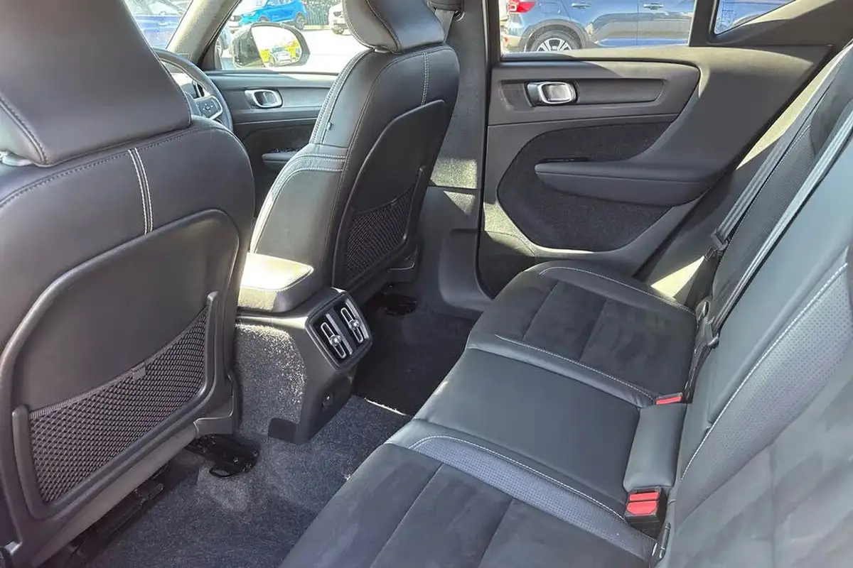 2020-volvo-xc40-20-b4-r-design-awd-big-31