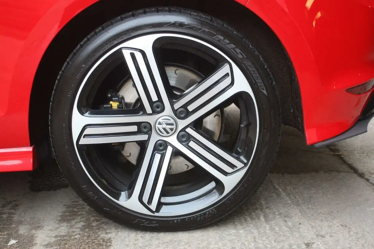 2014-volkswagen-golf-20-tsi-r-bmtss-3d-dsg-big-19