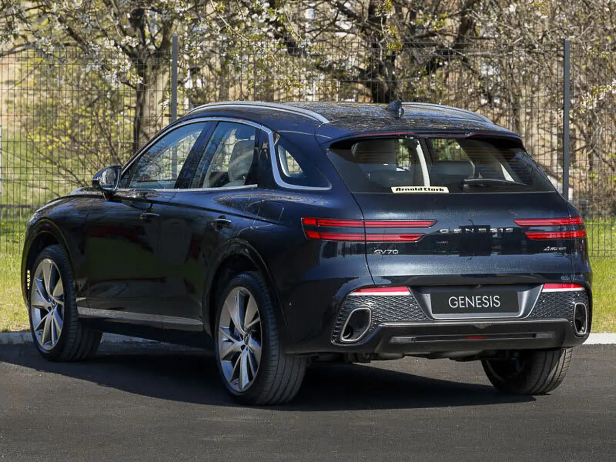 2025-genesis-gv70-big-1