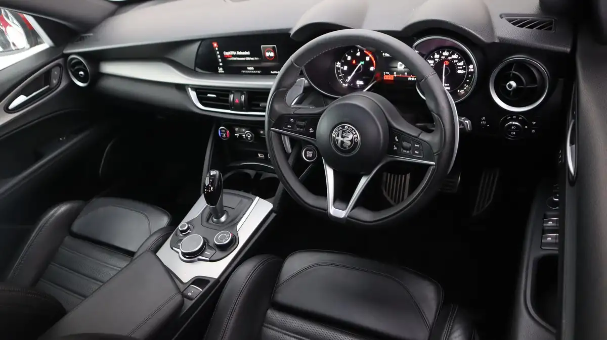 2018-alfa-romeo-stelvio-22td-speciale-207bhp-big-9