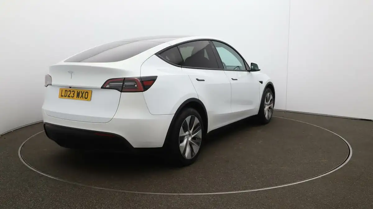 2023-tesla-model-y-e-rwd-big-46
