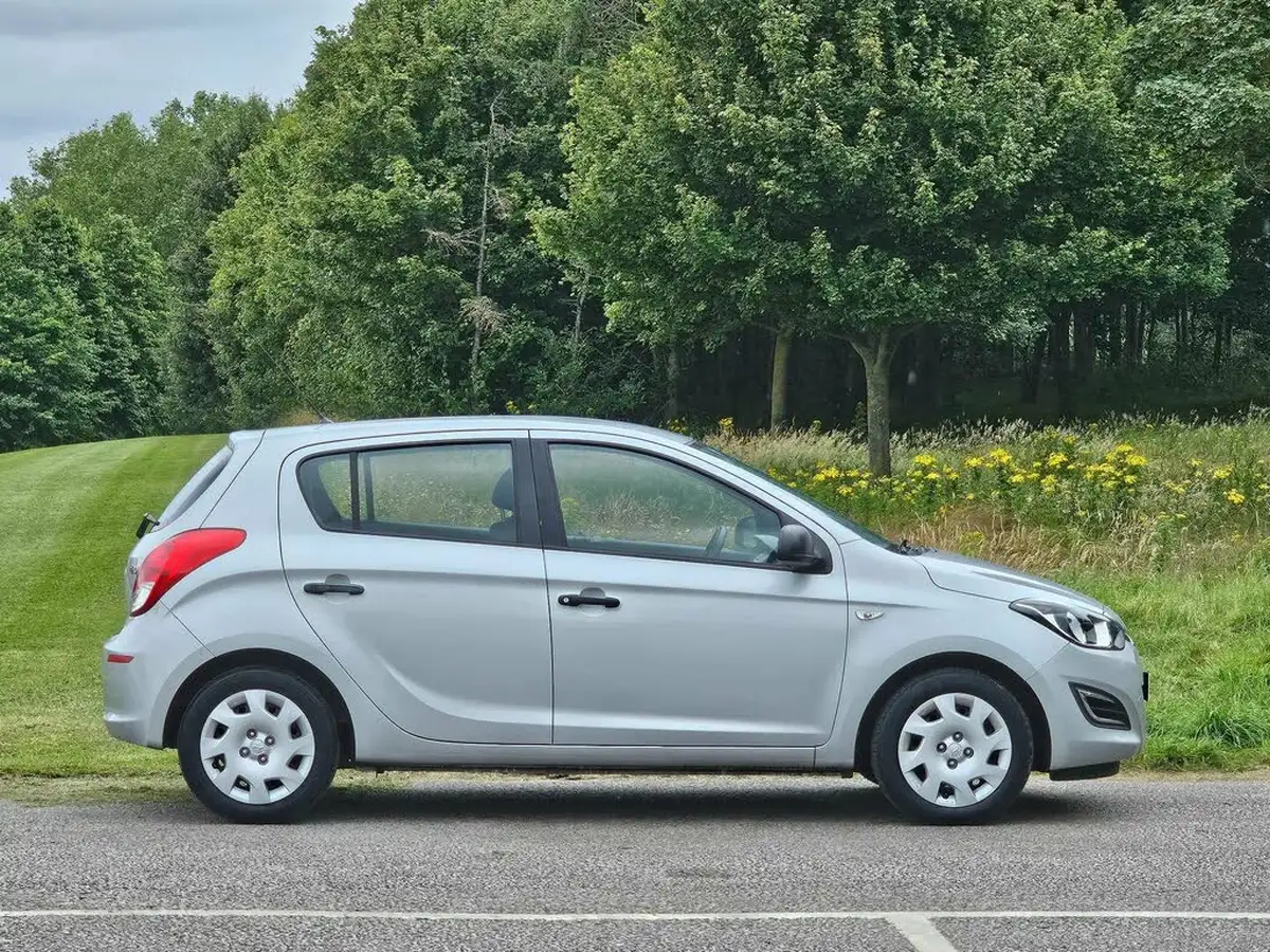 2014-hyundai-i20-12-classic-5d-big-7