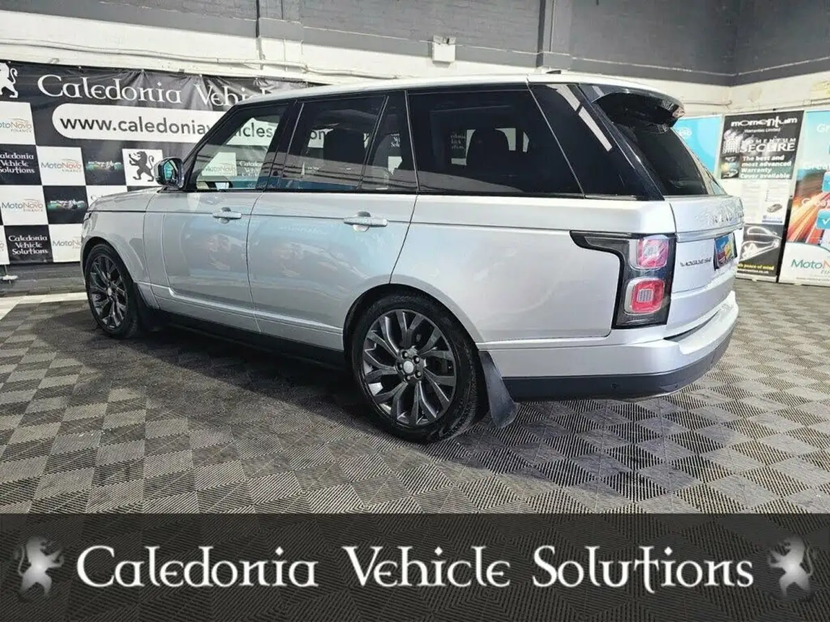2019-land-rover-range-rover-30-sd-v6-vogue-big-3