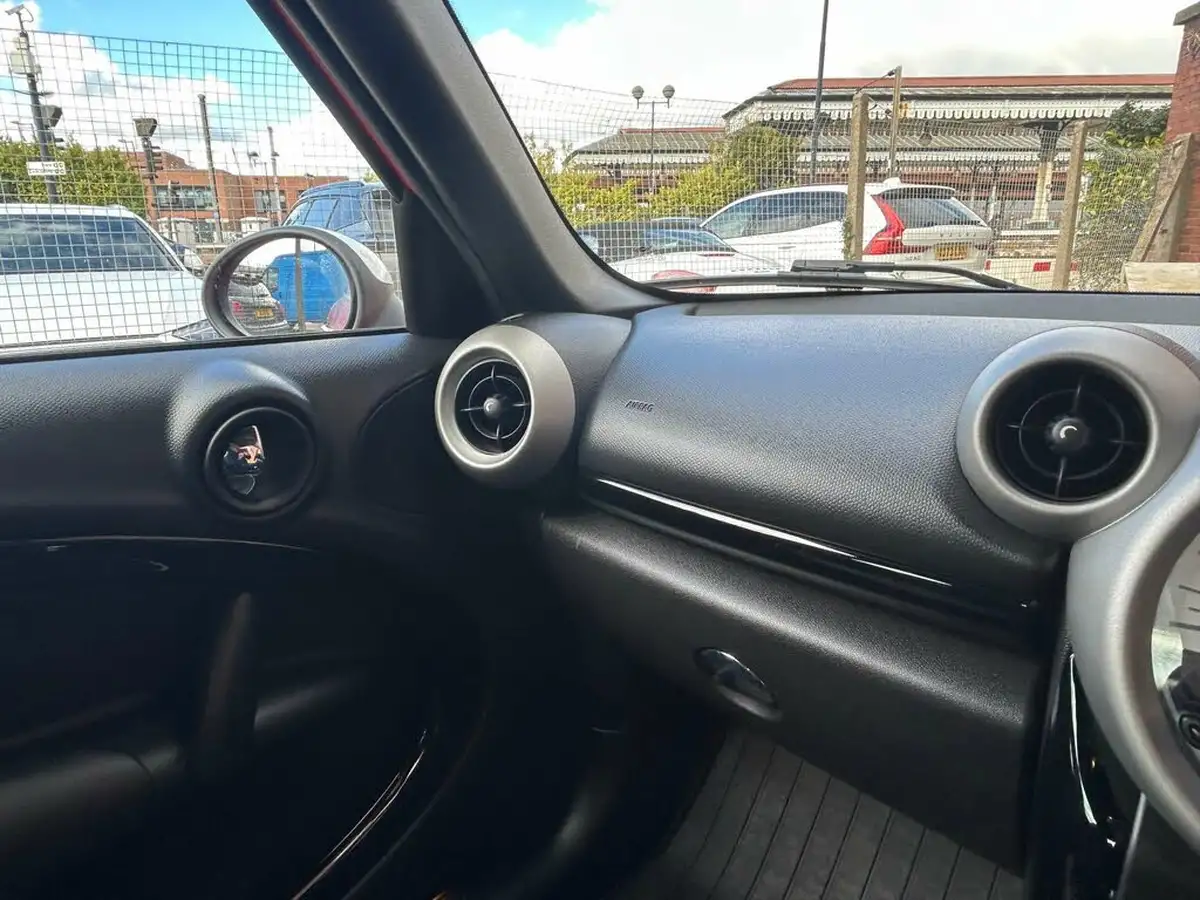2012-mini-countryman-16-cooper-s-190bhp-all4-big-23