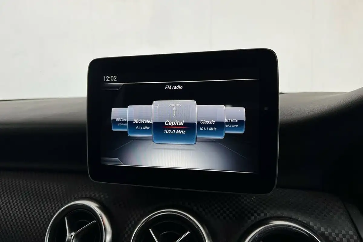 2018-mercedes-benz-a-class-15d-a180d-sport-edition-7g-dct-big-13