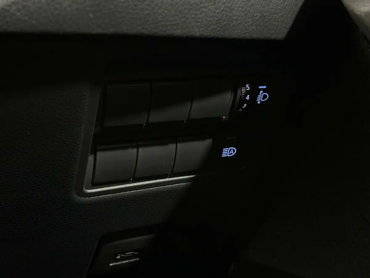 2021-toyota-yaris-15-vvt-i-icon-114bhp-hybrid-1490cc-e-cvt-big-15