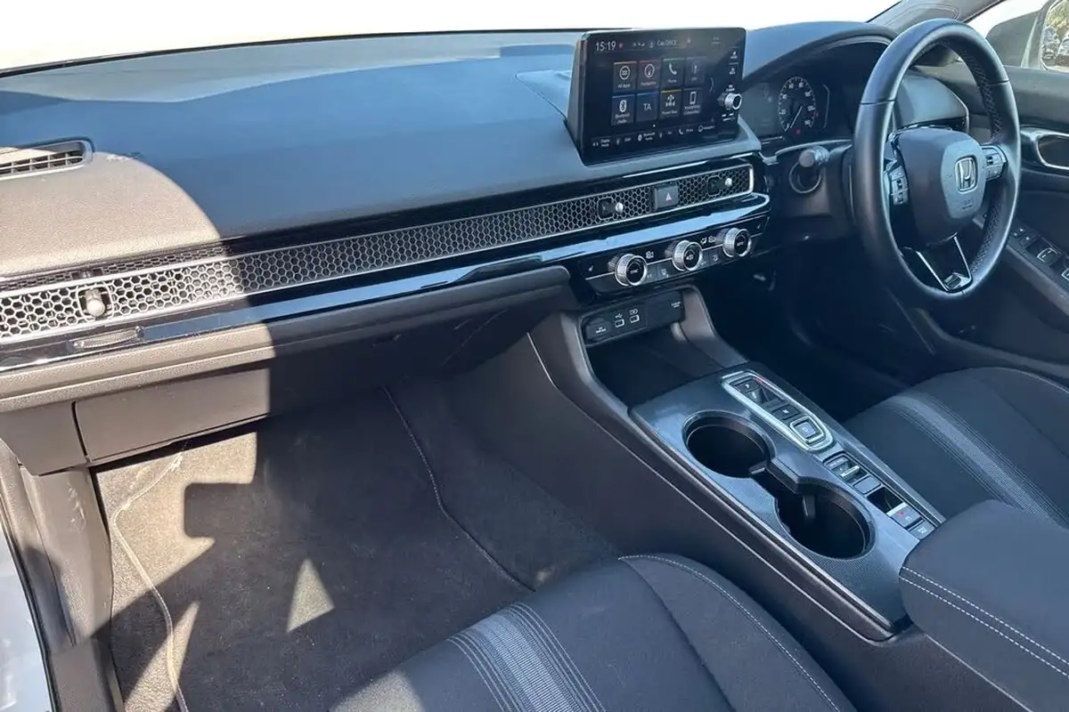 2022-honda-civic-20-i-mmd-elegance-big-14