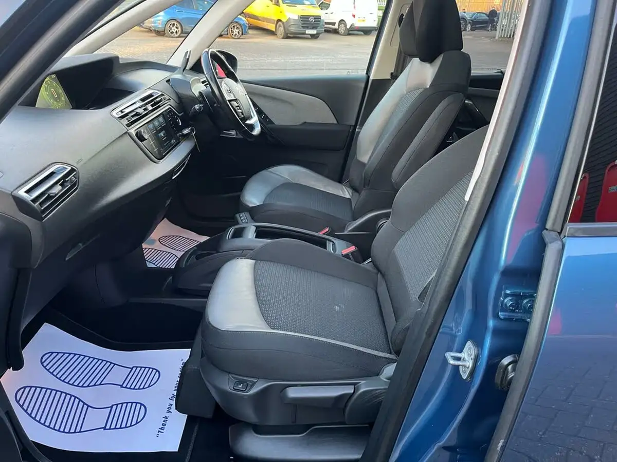 2015-citroen-grand-c4-picasso-16bluehdi-exclusive-eat6-big-25