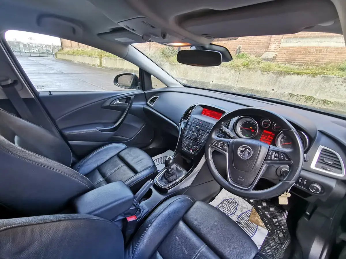 2015-vauxhall-astra-16-elite-hatchback-big-12