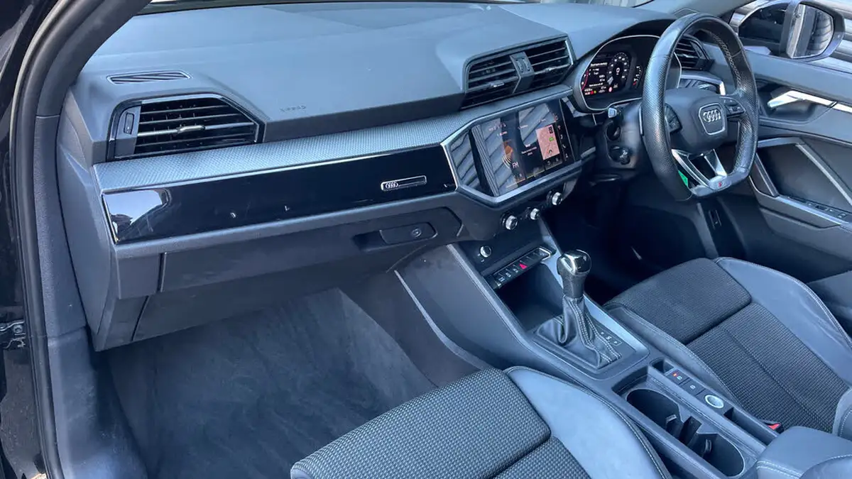 2021-audi-q3-15-35-tfsi-black-edition-codcomfort-sound-pack-station-wagon-big-9