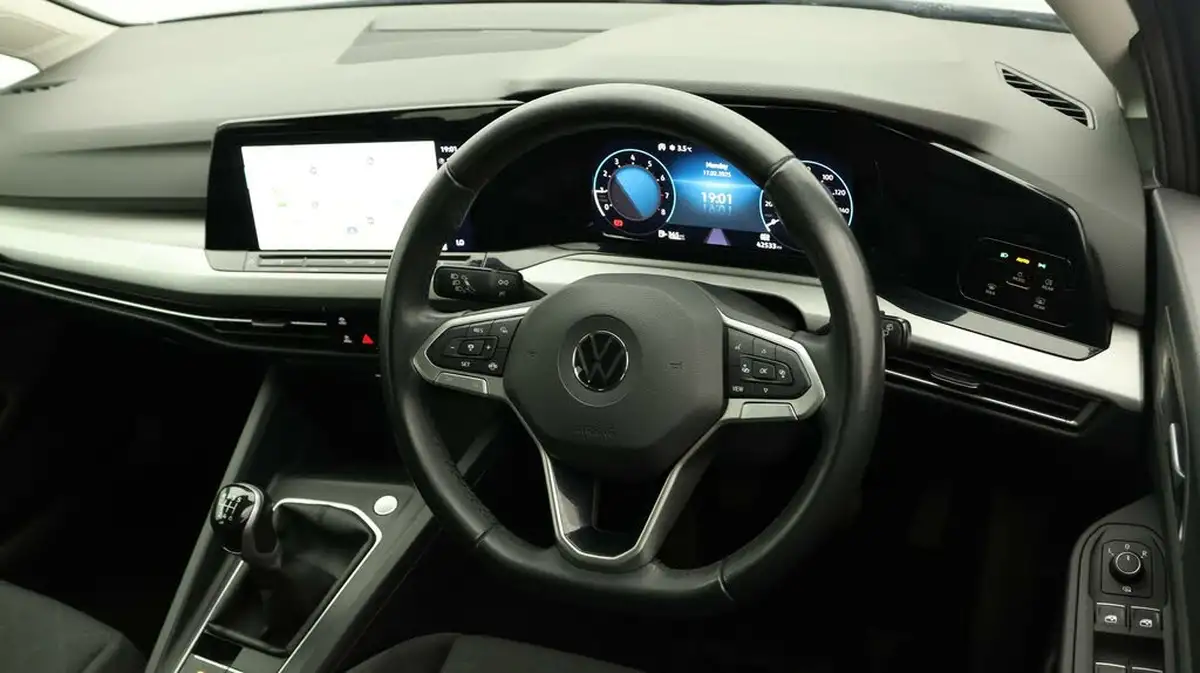 2022-volkswagen-golf-15-tsi-life-130ps-hatchback-big-8
