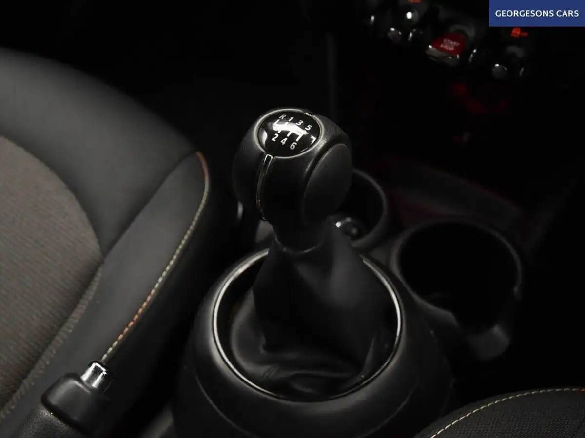 2020-mini-countryman-15-cooper-classic-big-26