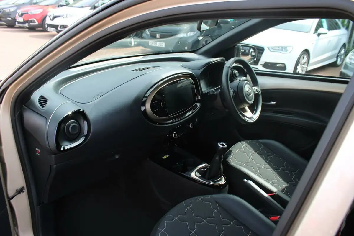 2023-toyota-aygo-x-10-vvt-i-exclusive-big-15