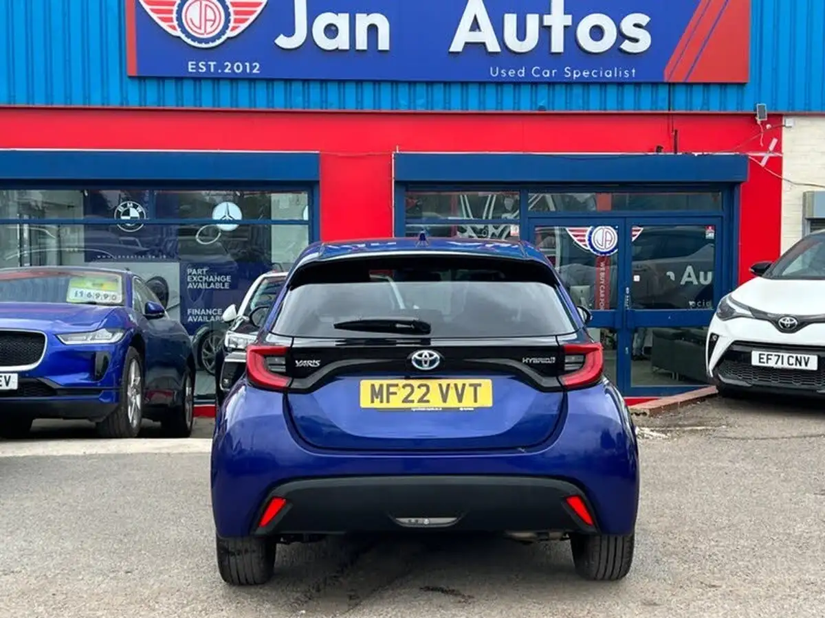 2022-toyota-yaris-15-vvt-i-design-big-4