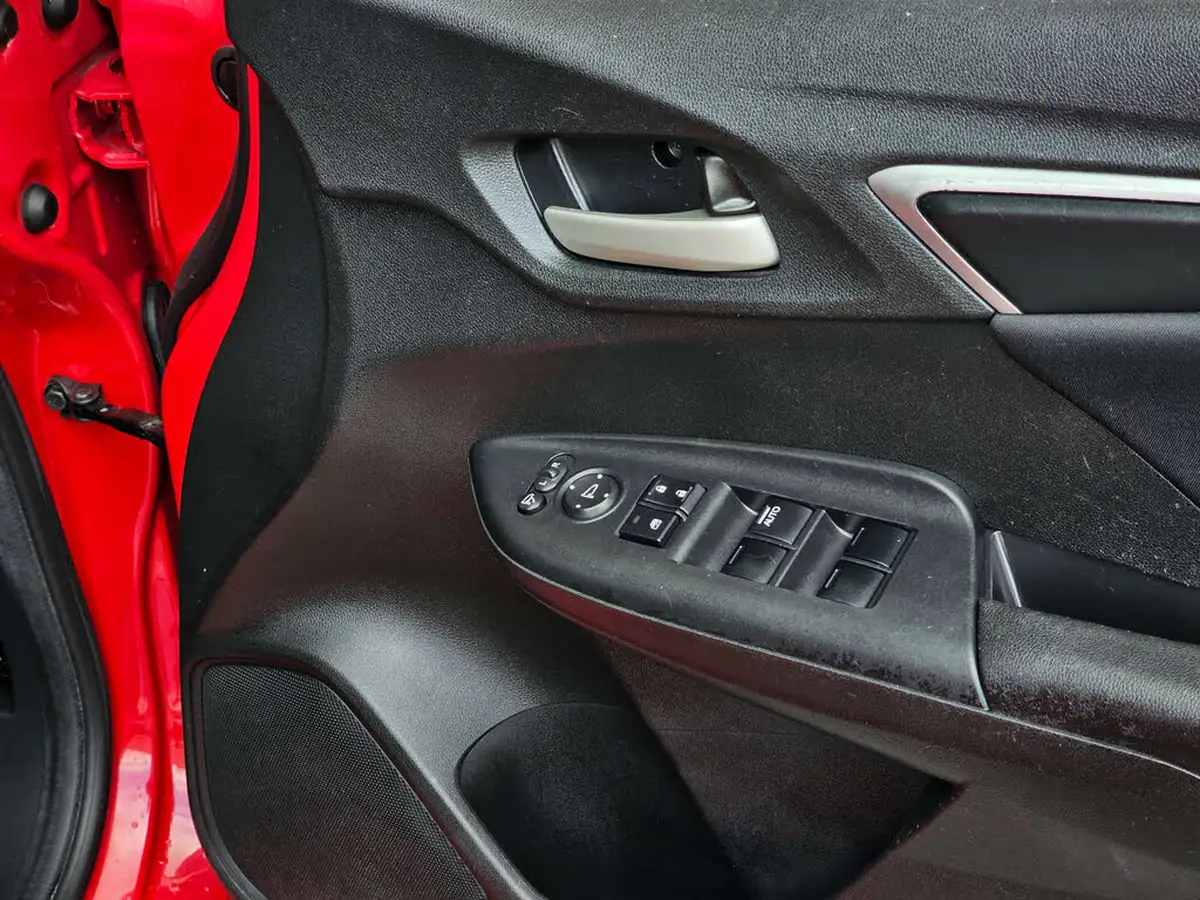 2016-honda-jazz-13-i-vtec-se-cvt-big-32