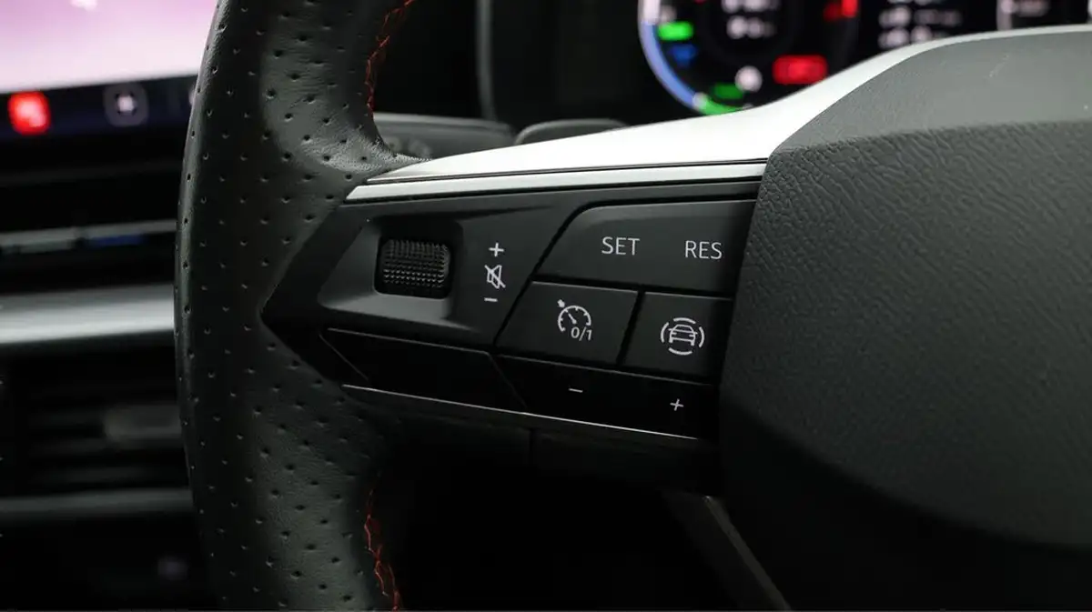 2021-seat-leon-14-e-hybrid-fr-hatchback-big-23