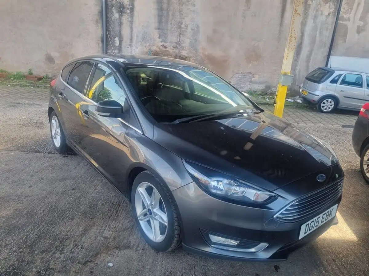 2015-ford-focus-15tdci-titanium-hatchback-big-0