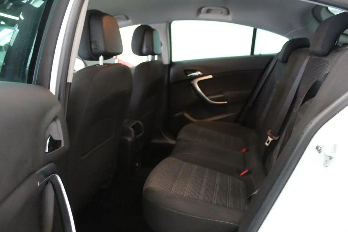 2015-vauxhall-insignia-20cdti-sri-140ps-navss-ecoflex-hatchback-5d-big-49