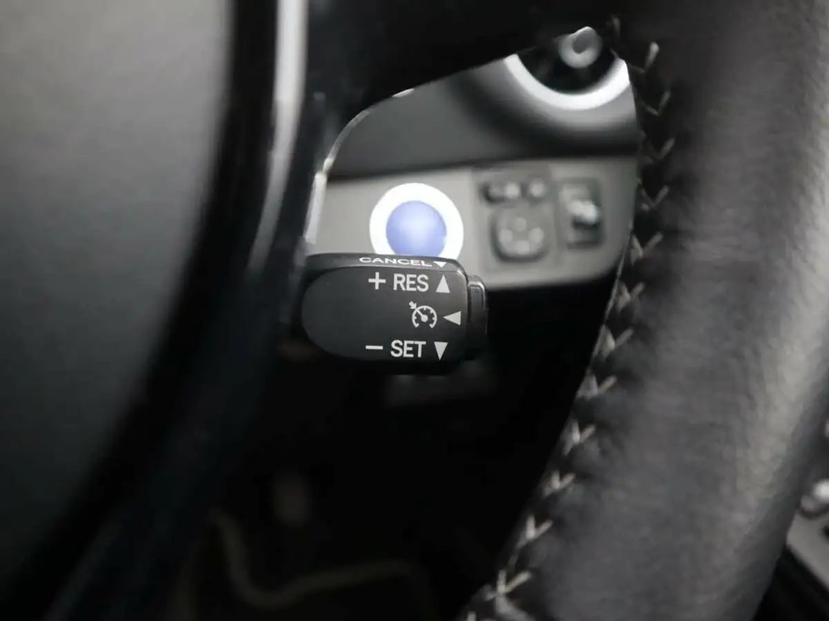 2018-toyota-yaris-15-vvt-i-excel-hybrid-15in-alloys-big-20
