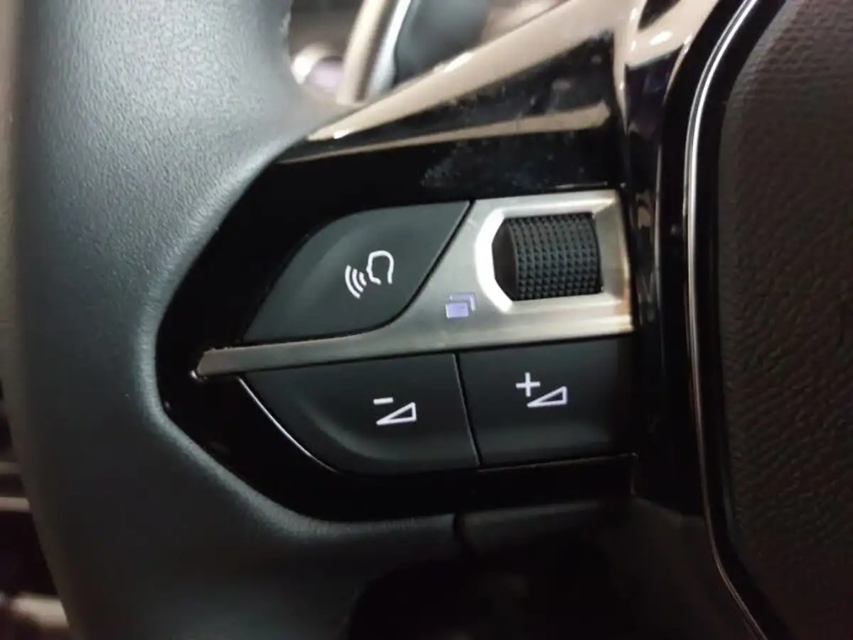 2024-peugeot-2008-suv-12-puretech-allure-130ps-eat8-big-12