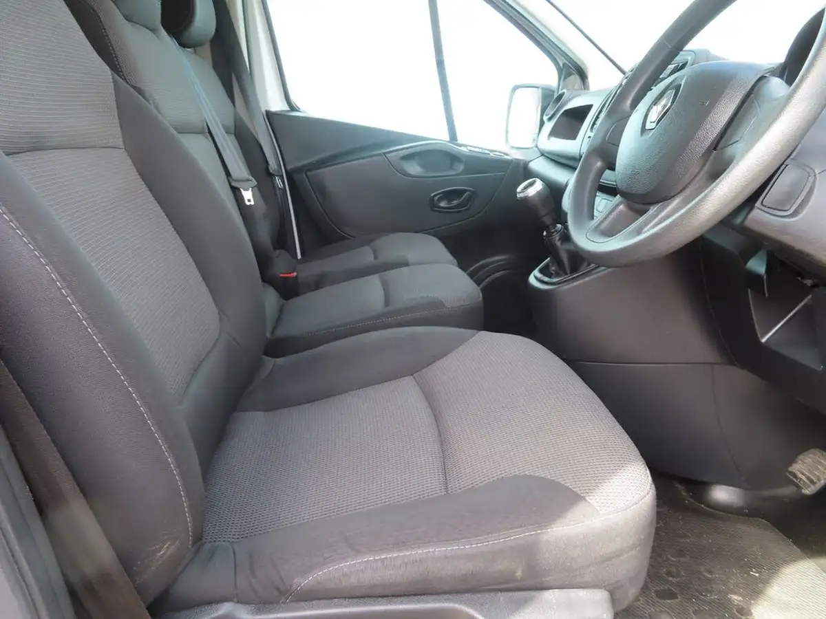 2021-renault-trafic-20dci-ll30-energy-120-business-panel-big-22