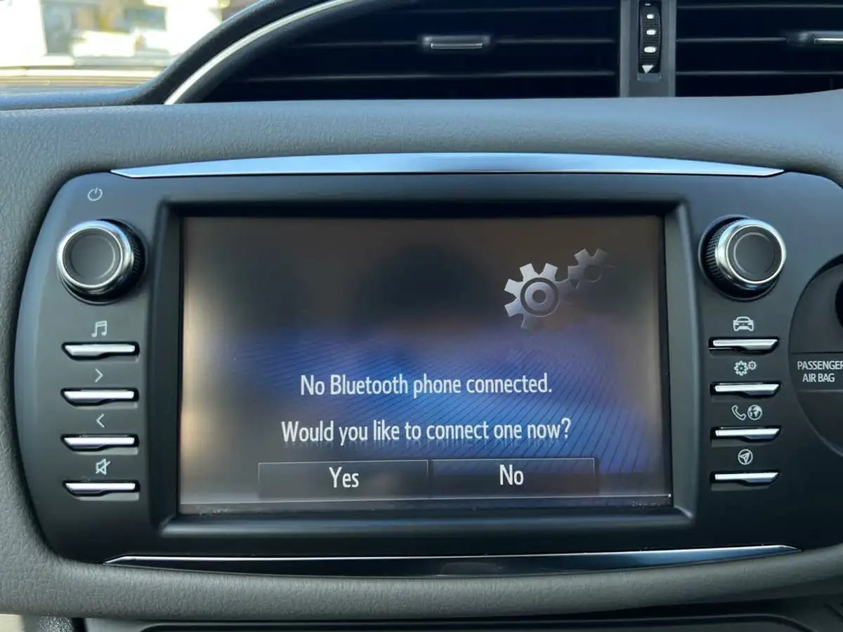 2018-toyota-yaris-15-vvt-i-icon-hybrid-big-32
