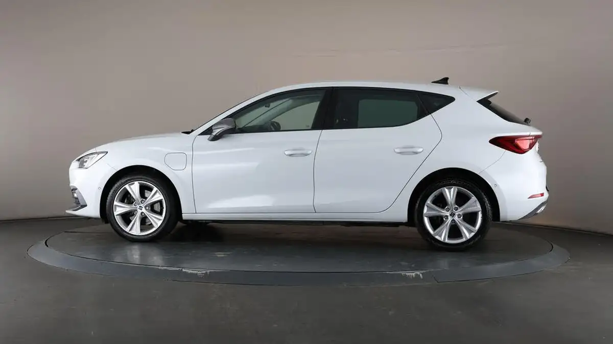 2021-seat-leon-14-e-hybrid-fr-hatchback-big-36