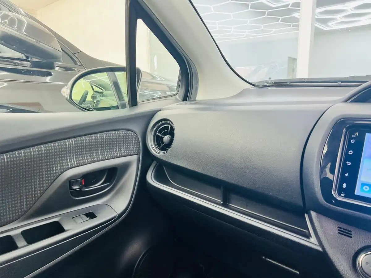 2019-toyota-yaris-big-25