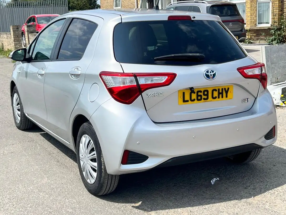 2019-toyota-yaris-big-1