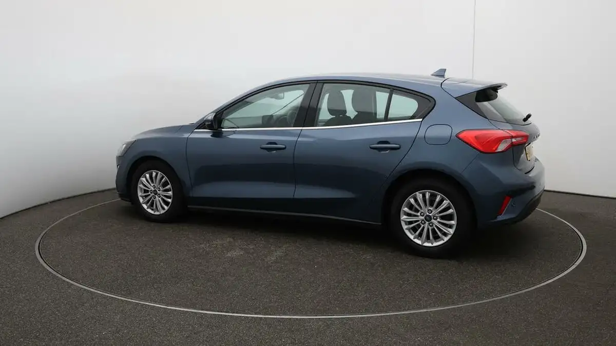 2020-ford-focus-15-titanium-hatchback-big-45